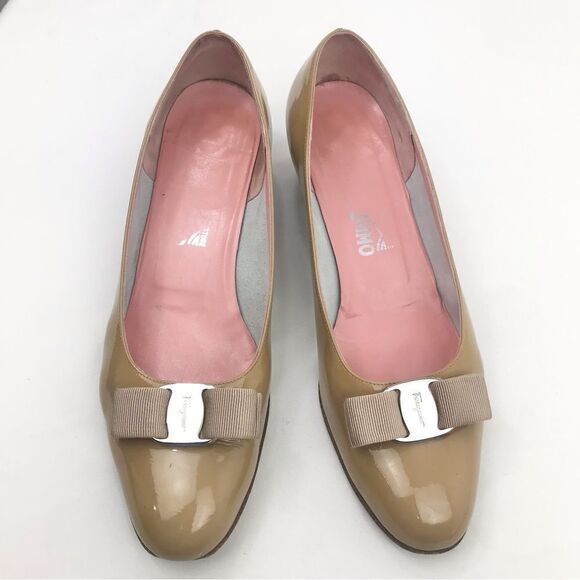 Salvatore Ferragamo VARA Golden Tan Patent Leather Bow Ballet Pump - Picture 2 of 16